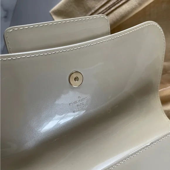 Louis Vuitton Blanc Corail Sobe Patent Leather Clutch - Picture 11 of 11